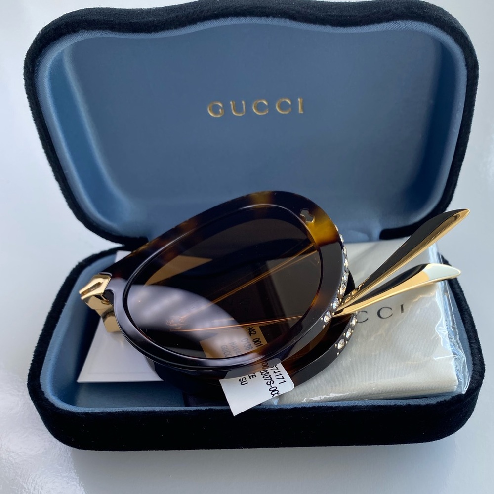 Authentic Gucci Elegant Tortoise Shell Sunglasses with Gold Accents - Picture 14 of 15